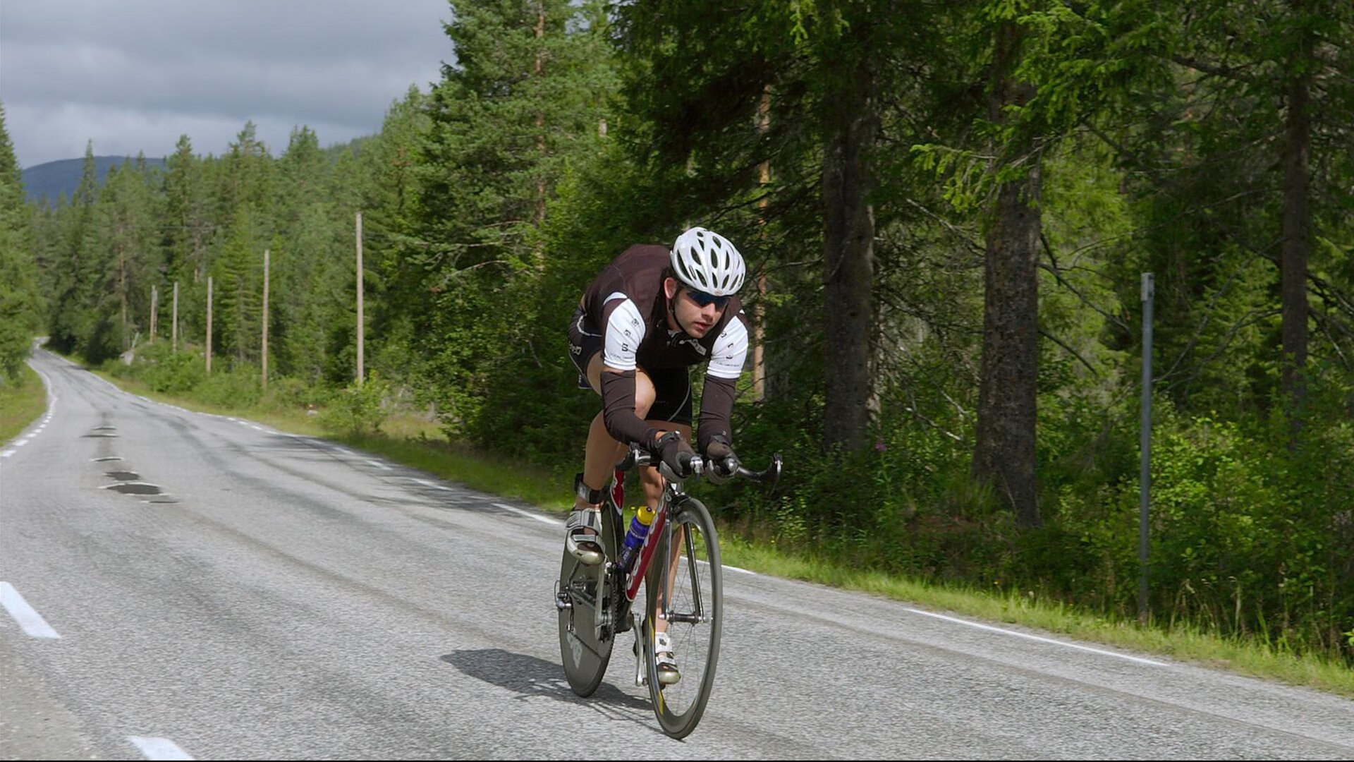 开云体育移动版-詹姆斯全场贡献两双湖人强势取胜，詹姆斯湖人两连冠